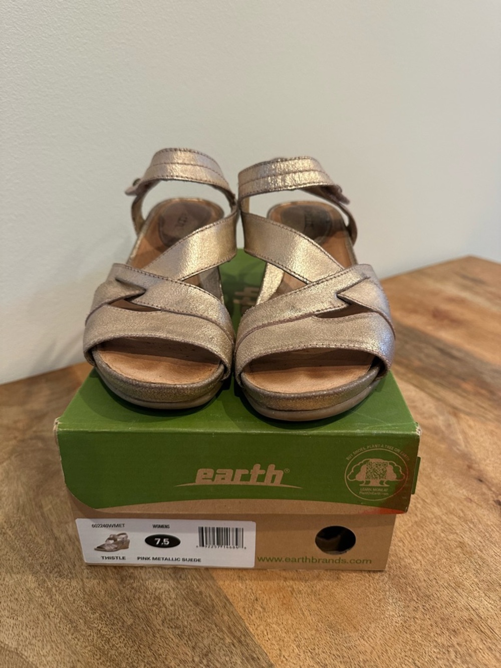 Earth Thistle Pink Metallic Suede Strappy Sandals